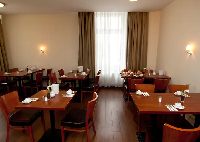 Continental Hauptbahnhof 3*
