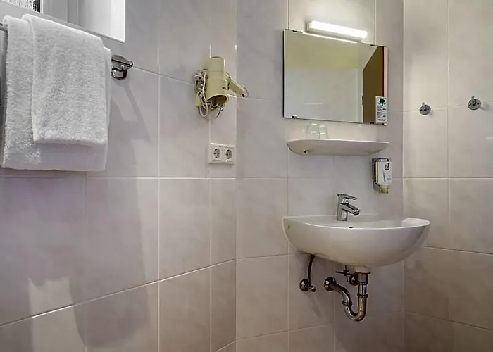 Continental Hauptbahnhof 3*